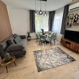 Maple Tree Budget Appartement Boedapest